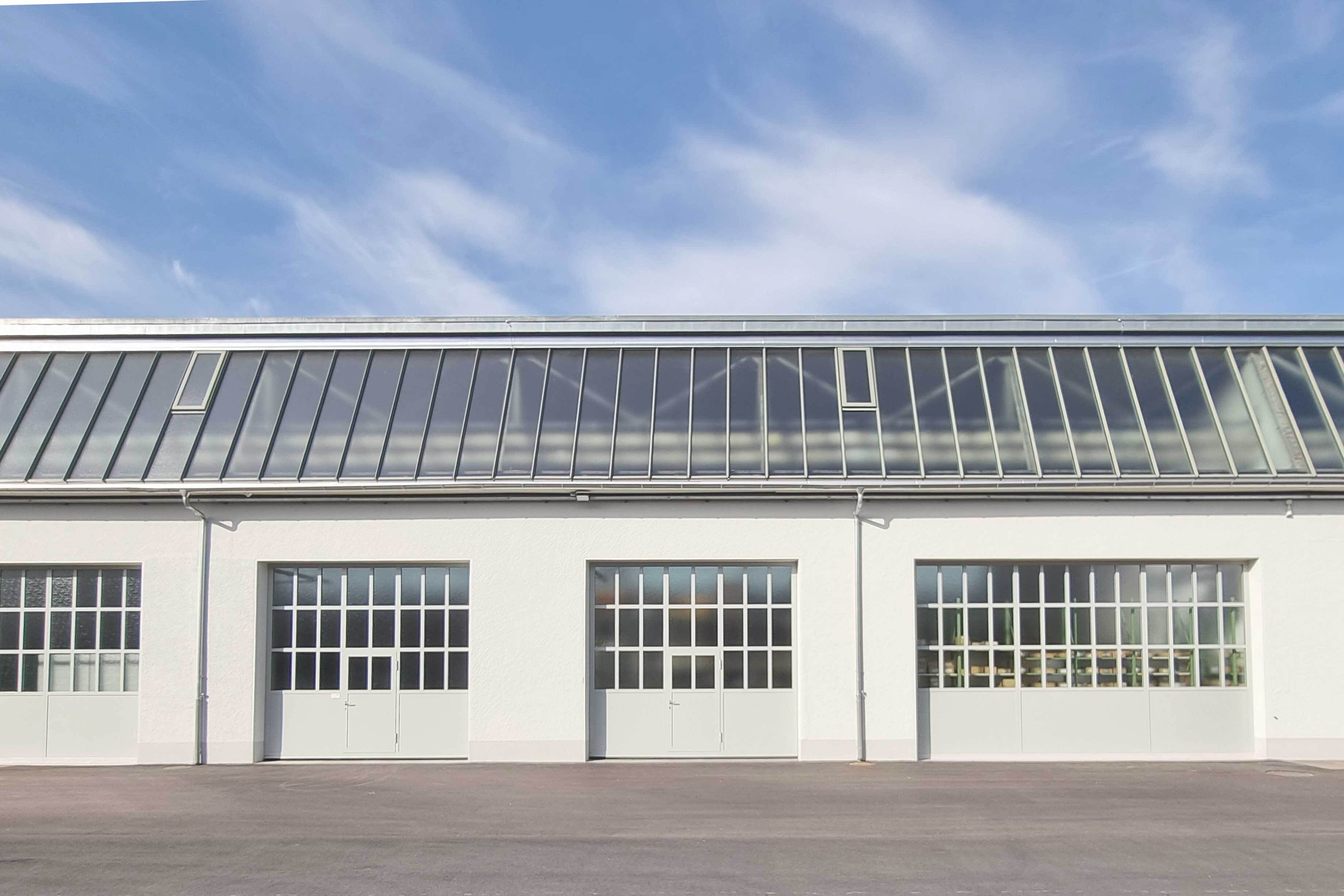 «Neue» alte Automobilhalle von Albert Mathée, Köln 1922 auf dem Waffenplatz in Thun <!-- END mediadir_inputfield_139 -->